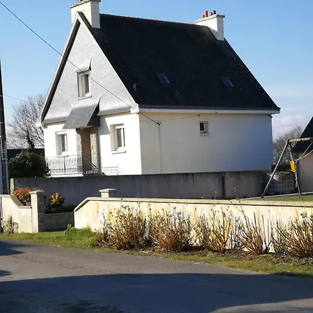 La Haute Maison - Merrien - Gr34 - Vue Sur Alloggio in famiglia *